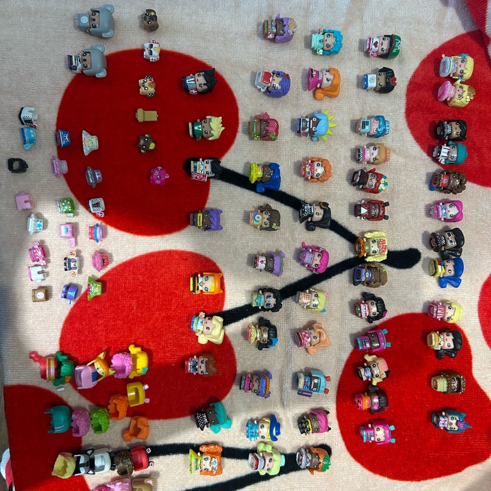 My mini mixieq’s mixie Q’s lot Colorful Miniature Toy Set - Picture 3 of 3